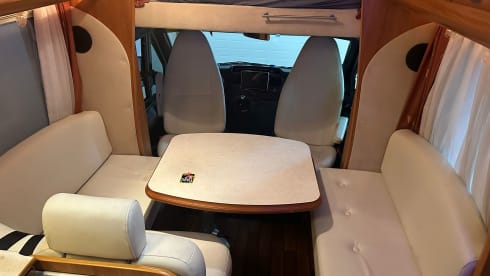 Hobby Siësta 650 – 6p Hobby alcove from 2010