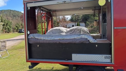 Brandy – Classic Fire Department Mercedes-Benz campervan from 1980