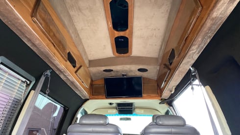 Chevy! – Great Tour Bus (from GTA) for Adventurous Road Trips
