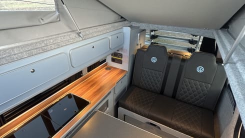 Sunny – 2021 Volkswagen T6.1 Transporter CamperKing Luxury Offgrid Camper (4 Berth)