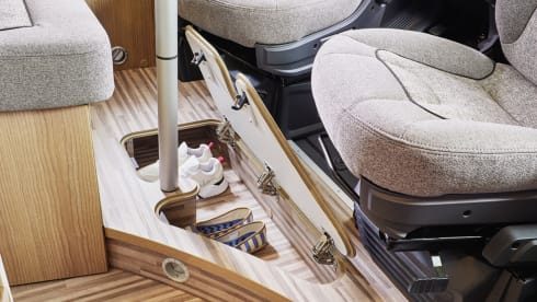 Carthago Malibu 640 LE Coupé First Class Two Rooms - Year 2024