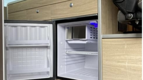 Stoere Duco – Reliable Hymer Sydney urban camper, comfortable, complete inventory