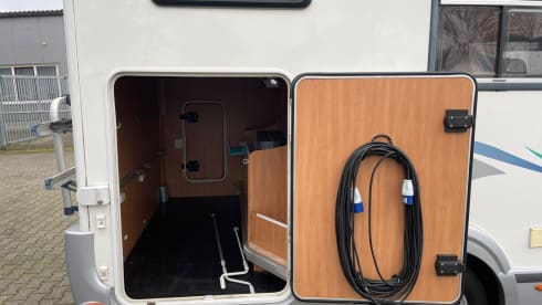 Rolling! – Wonderful, compact and spacious camper for 2-4 people