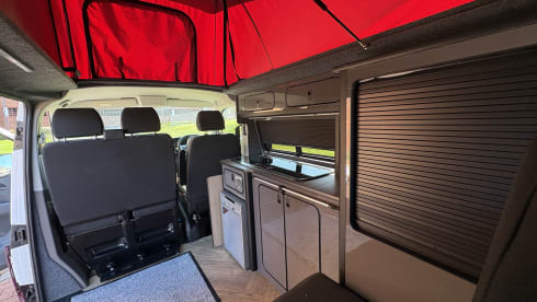 Rogue Six – Rogue Six – Topuitvoering Volkswagen T6.1 | Comfortabel & Stijlvol | Slaapplaatsen voor 4 personen