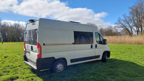The Zen Van – Nice 2p Peugeot bus from 2018!