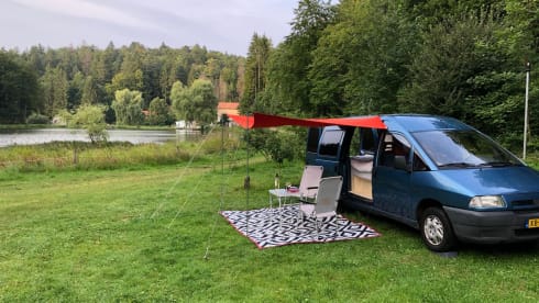 2p Peugeot campervan uit 1998