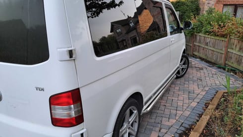Transporter-Saurus-Rex – Transporter-Saurus-Rex... a 4 berth Volkswagen campervan from 2010