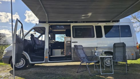 Beresford – 2 berth Mercedes-Benz campervan