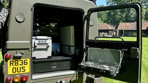 Major  – Iconic Defender 90 with 2 berth roof tent 