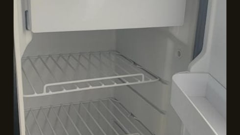 Luxuriöser, autarker Campervan mit Automatikgetriebe.