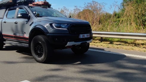 Raptor with 3p roof tent, fully equipped
