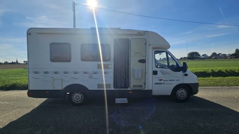 Cozy Fiat Ducato camper – your ticket to freedom!