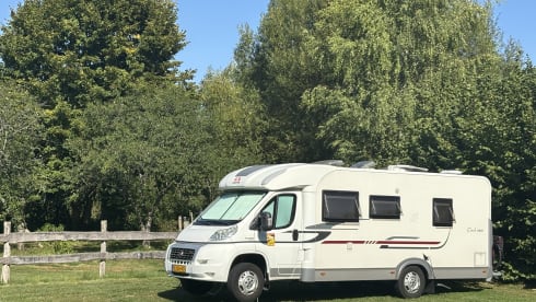 2p Adria Mobil semi-integrated uit 2010