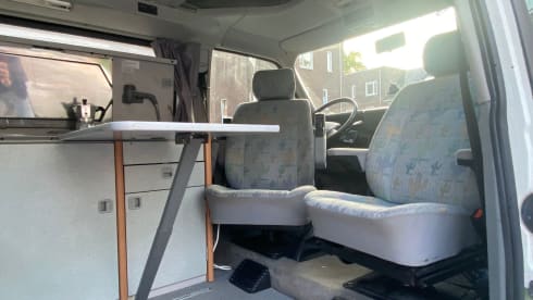 4p Volkswagen bus from 1995