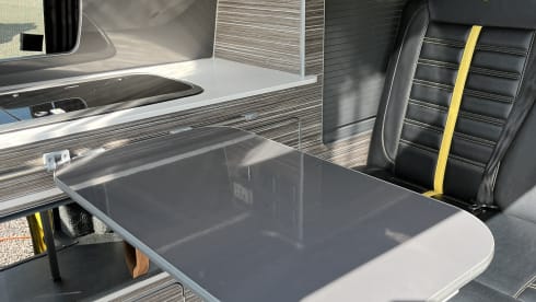 Sunny – Noleggio camper di lusso VW. Con sede a Glasgow, Scozia. 