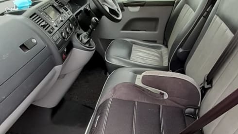 Talullah Zog – 4 berth Volkswagen T5 Campervan from 2012