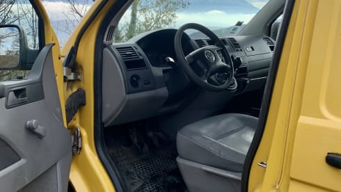 Yellow – Volkswagen T5 Deutch post 🚐