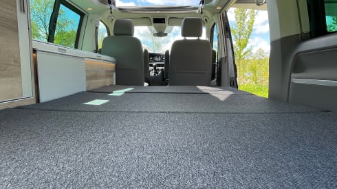 Prachtige Volkswagen California – Almost new. Carefree on the road with this beautiful, compact bus.