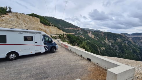 Smart & strong! 131hp - 2p - MaxxFan - CarPlay - Solar panel