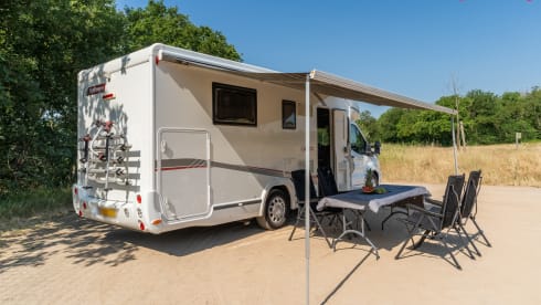 Challenger! – Spacious, modern and luxurious camper with 4 fixed sleeping places - XL garage