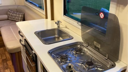 Maddie – Luxurious 6 berth Roller Team 746 from 2018