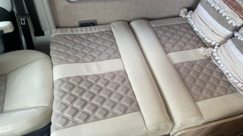 Benson – Ford Campervan mit 4 Schlafplätzen ab 2021