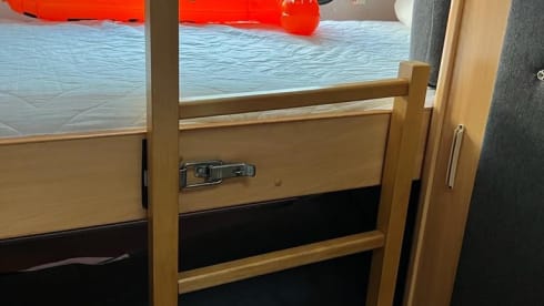 Still available for rent for these 2 weeks!!! Beautiful and spacious family camper