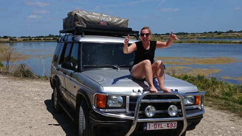 Disco II – Land Rover Discovery met rooftop tent uit 2002