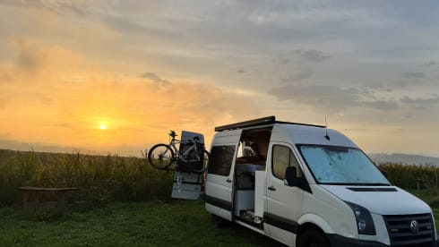 PatHFinder, the Off-Grid Volkswagen Crafter camper from Rotterdam