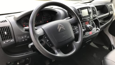 The Road Runner – 2p Citroën Jumper bus camper from 2016