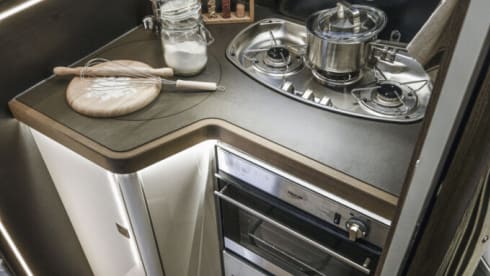 Julz – Top of Range Luxury Motorhome Fully Kitted Out