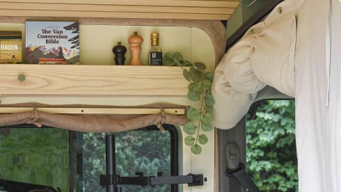 La Via – Camperbus Nissan NV400 L2H2 2personen gerenoveerd in 2023