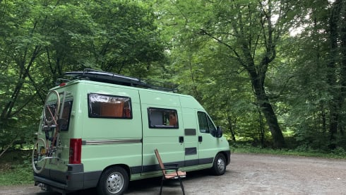 Minty – Minty; Cheerful 2p campervan from 2004, solar panel on the roof!