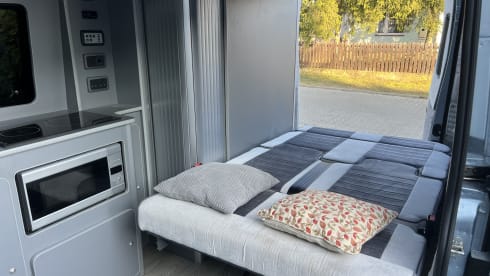 PREMIUM BLUE – 2 berth Peugeot campervan from 2022