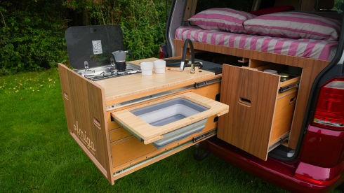 Amigo – 4p Volkswagen bus from 2016