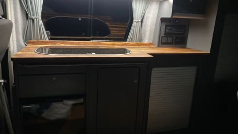 Roxy – VW T6 LWB Manual sleeps 4
