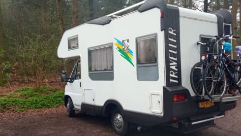 Sleek KNAUS Traveler 4p, 5.5m and double air conditioning!