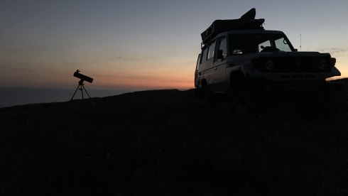 Unique camping cruiser 4x4 with roof tent