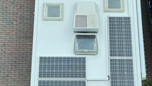 Volledig off-grid reizen met onze comfortabel uitgeruste 2p camper