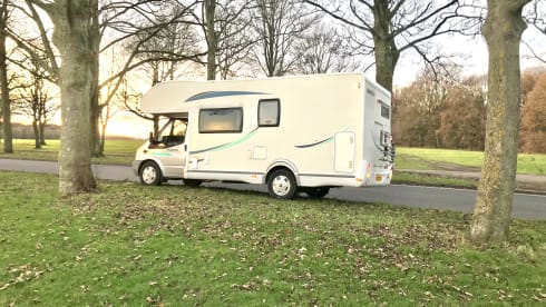 Super Flash – 6 berth Chausson Flash 03 2013