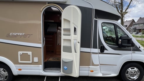 Esprit – 2p Dethleffs semi-integrated camper from 2014