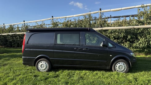 2p Mercedes-Benz campervan uit 2006