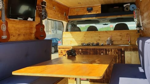 Squeak 🐰 – Compact surf camper!!