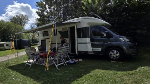 Family Camper with 5 belts, 5 sleeping places and complete inventory 