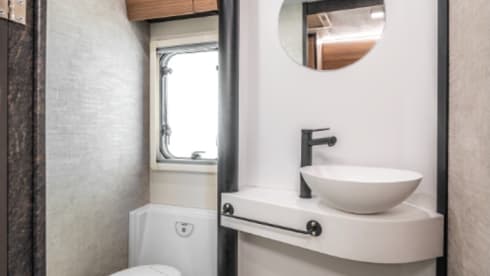 Queen I – 6p Rimor alcove from 2025