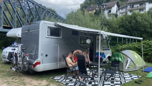 4p Hymer B 674 SL integrated from 2009 including length beds and fold-down bed