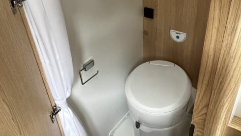 Camperrent 400 – 3p Sunlight bus from 2025
