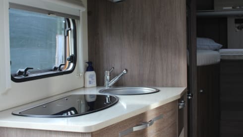 2p Bürstner semi-integrated uit 2016