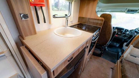 Taylor – Peugeot Bailey Approach camper met 6 slaapplaatsen, bouwjaar 2011.