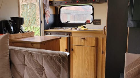 Gezellige oude dame  – Cozy family camper